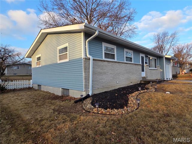 310 Francisca Drive, Florissant, MO 63031