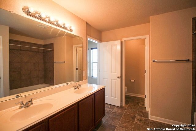 8518 W FINLANDIA GAP, San Antonio, TX 78251