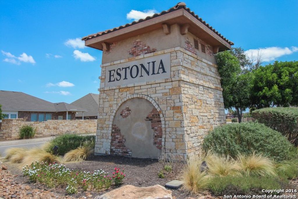 8518 W FINLANDIA GAP, San Antonio, TX 78251