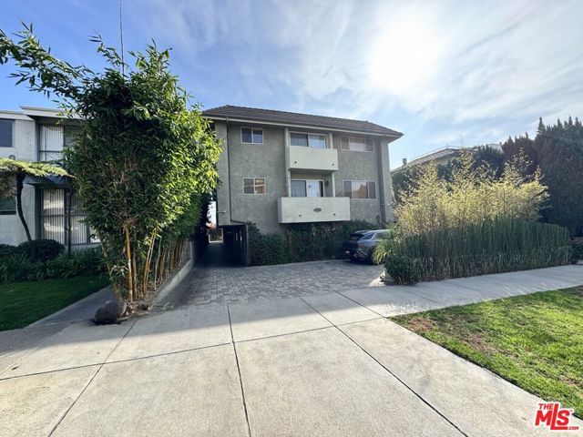 11946 Dorothy Street, Los Angeles, CA 90049