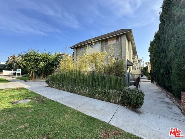 11946 Dorothy Street, Los Angeles, CA 90049
