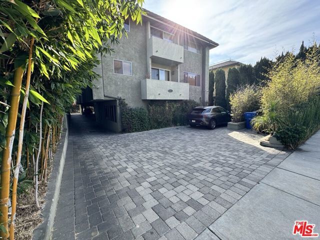 11946 Dorothy Street, Los Angeles, CA 90049