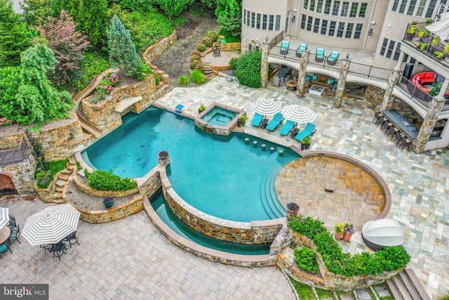 32 STONEHILL DR, Mohnton, PA 19540