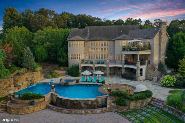 32 STONEHILL DR, Mohnton, PA 19540