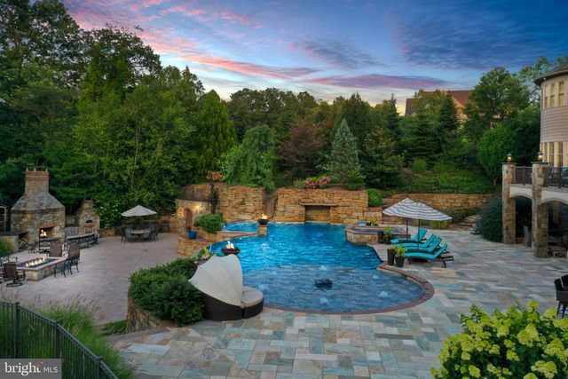 32 STONEHILL DR, Mohnton, PA 19540