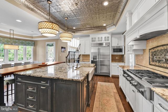 32 STONEHILL DR, Mohnton, PA 19540