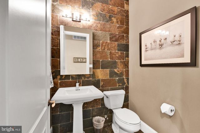 32 STONEHILL DR, Mohnton, PA 19540