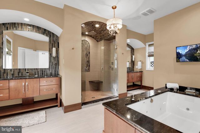 32 STONEHILL DR, Mohnton, PA 19540