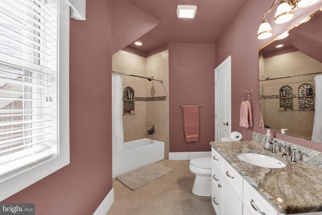 32 STONEHILL DR, Mohnton, PA 19540