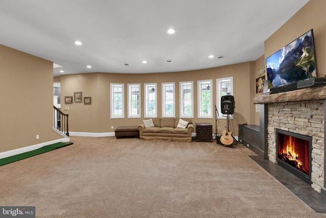 32 STONEHILL DR, Mohnton, PA 19540