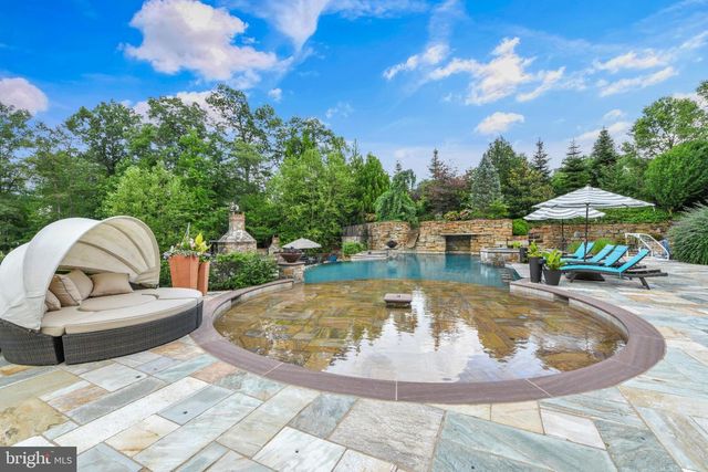 32 STONEHILL DR, Mohnton, PA 19540