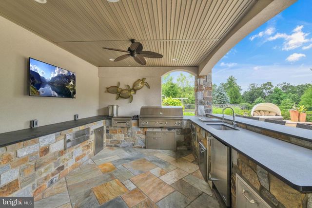 32 STONEHILL DR, Mohnton, PA 19540