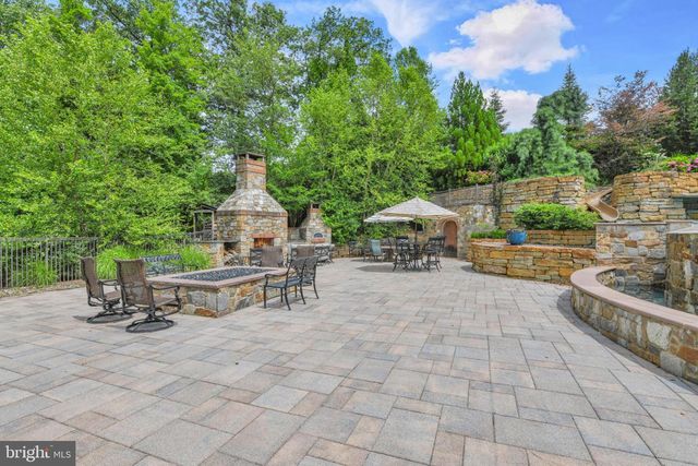 32 STONEHILL DR, Mohnton, PA 19540