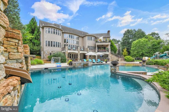 32 STONEHILL DR, Mohnton, PA 19540