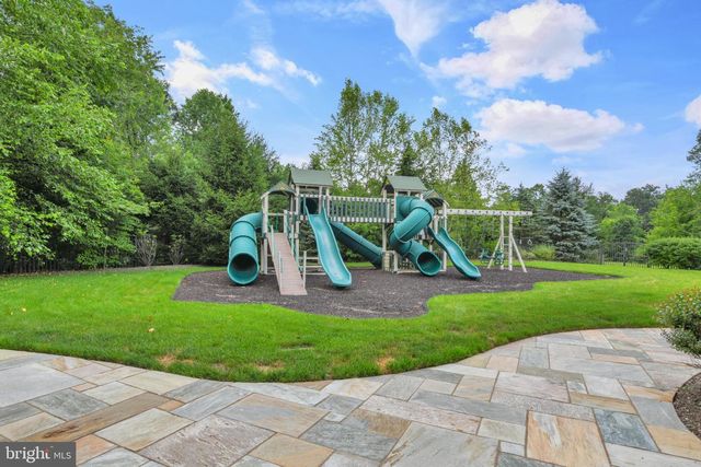 32 STONEHILL DR, Mohnton, PA 19540