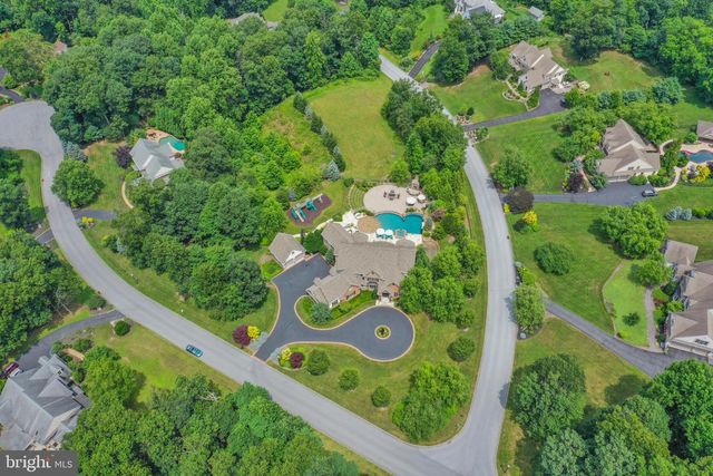 32 STONEHILL DR, Mohnton, PA 19540