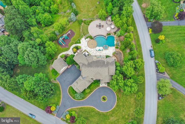 32 STONEHILL DR, Mohnton, PA 19540