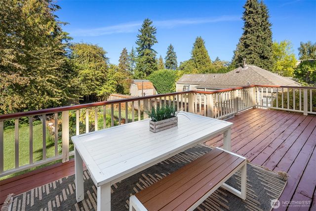 1222 NE 100th Street, Seattle, WA 98125