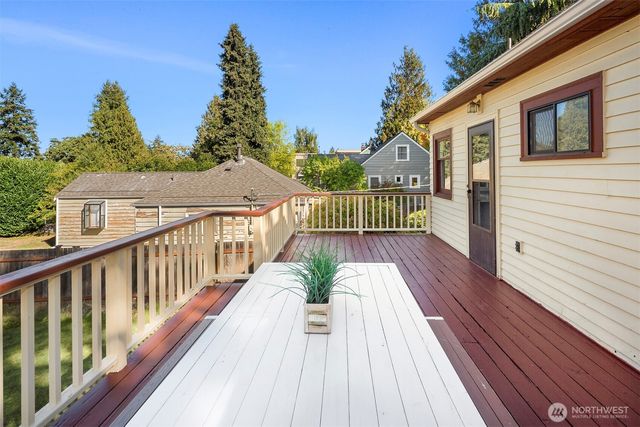 1222 NE 100th Street, Seattle, WA 98125