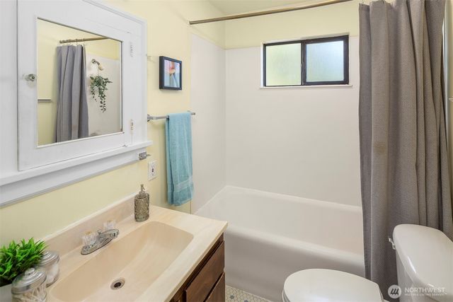 1222 NE 100th Street, Seattle, WA 98125