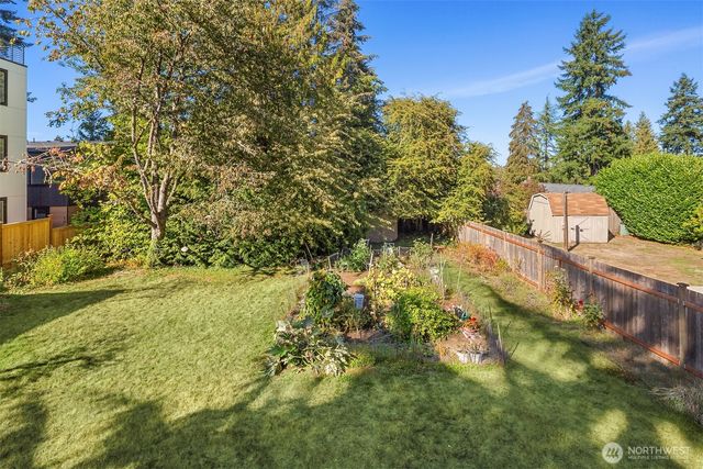 1222 NE 100th Street, Seattle, WA 98125