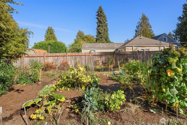1222 NE 100th Street, Seattle, WA 98125