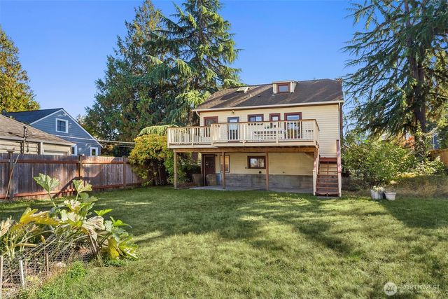 1222 NE 100th Street, Seattle, WA 98125