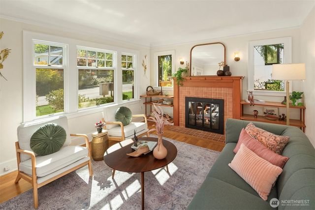 1222 NE 100th Street, Seattle, WA 98125