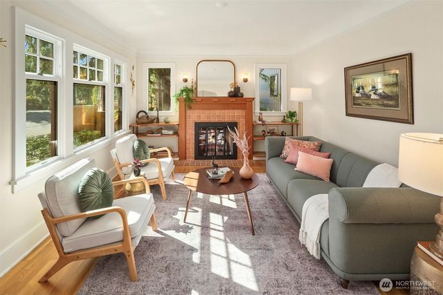 1222 NE 100th Street, Seattle, WA 98125