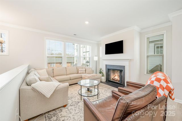 6027 Towering Oaks Drive, Charlotte, NC 28205