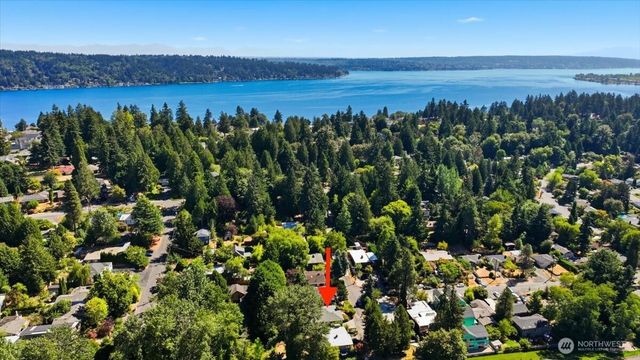 10705 41st Place NE, Seattle, WA 98125