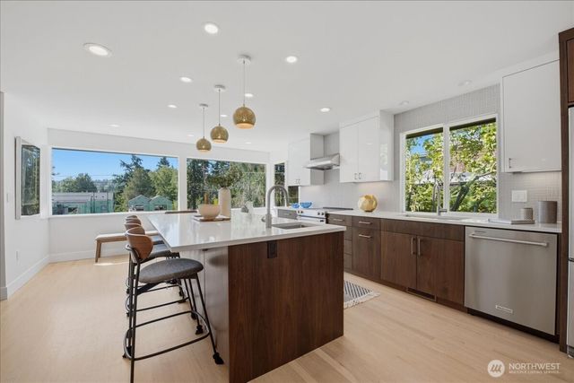 10705 41st Place NE, Seattle, WA 98125