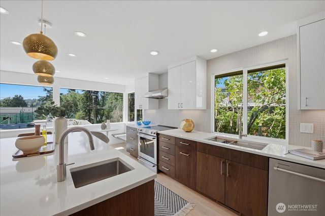 10705 41st Place NE, Seattle, WA 98125