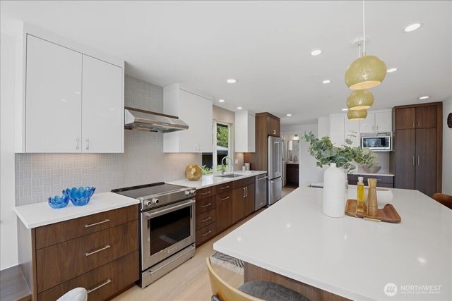 10705 41st Place NE, Seattle, WA 98125