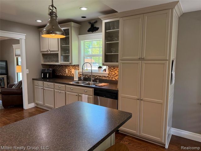 68436 Oak Street, Richmond, MI 48062