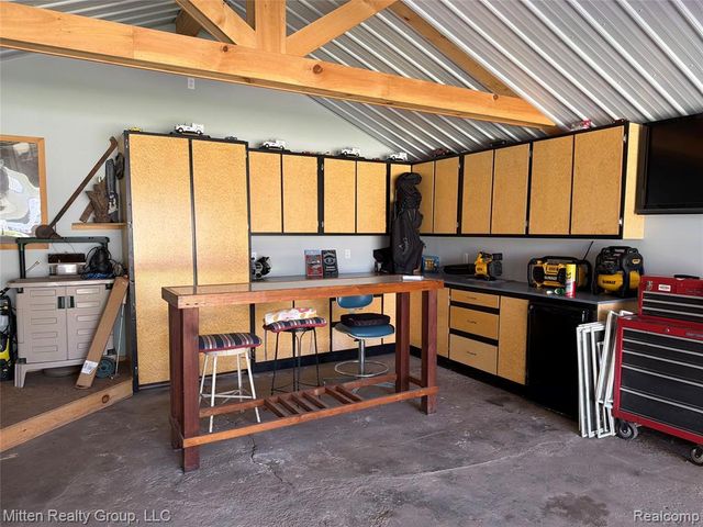 68436 Oak Street, Richmond, MI 48062