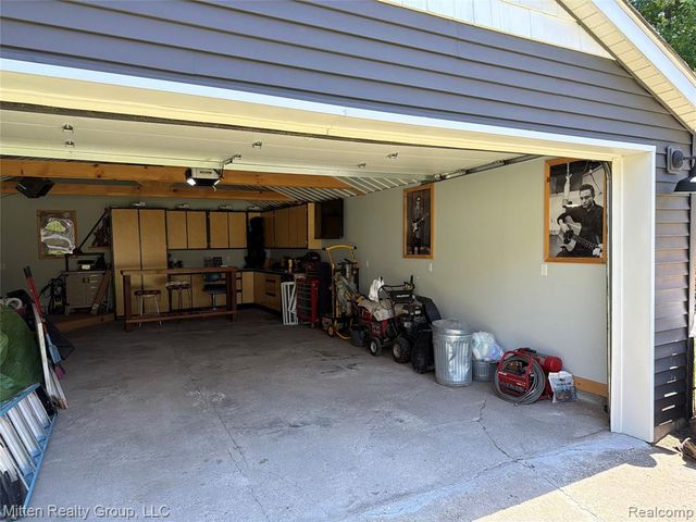 68436 Oak Street, Richmond, MI 48062