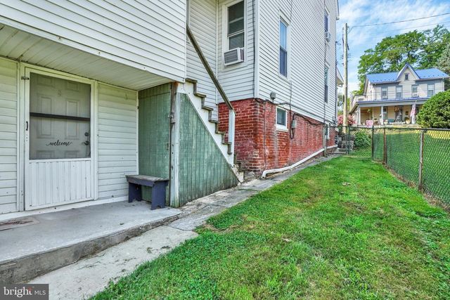 121 S MAIN ST, Red Lion, PA 17356