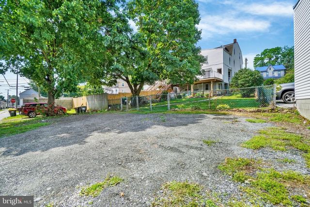 121 S MAIN ST, Red Lion, PA 17356