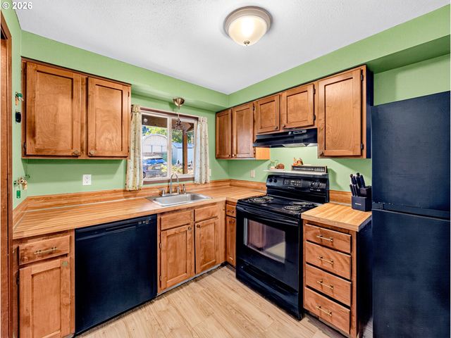 13954 Se CENTER St, Portland, OR 97236
