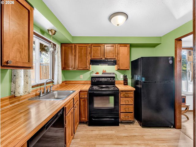 13954 Se CENTER St, Portland, OR 97236