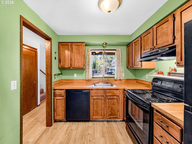 13954 Se CENTER St, Portland, OR 97236