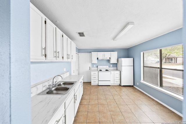 4015 Sun Harbour, San Antonio, TX 78244