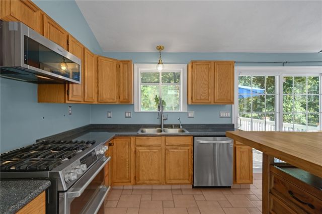 1720 Harkney Hill Road, Coventry, RI 02816