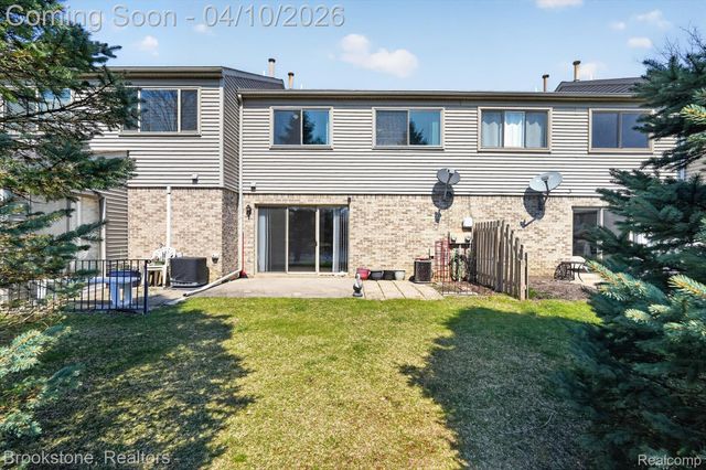 62401 Raleigh Court 4, South Lyon, MI 48178