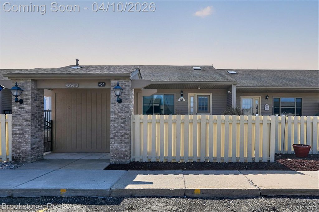 62401 Raleigh Court 4, South Lyon, MI 48178