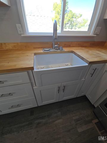 7801 Easy St., Onyx, CA 93255