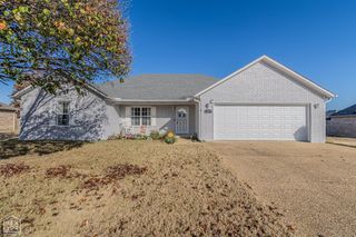 2801 Trowbridge Drive, Paragould, AR 72450