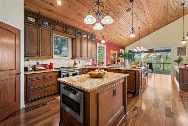 115 Keowee Overlook Road, West Union, SC 29696