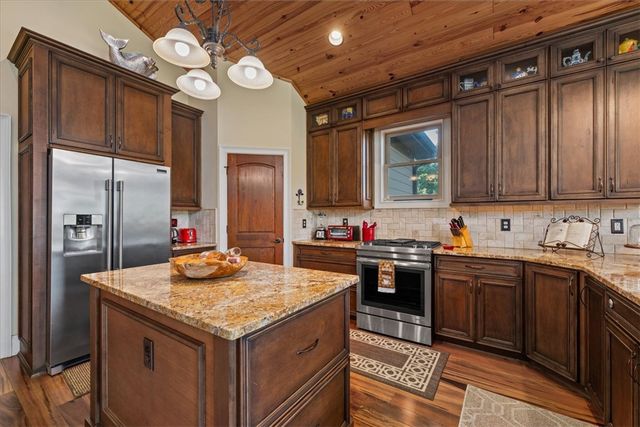 115 Keowee Overlook Road, West Union, SC 29696